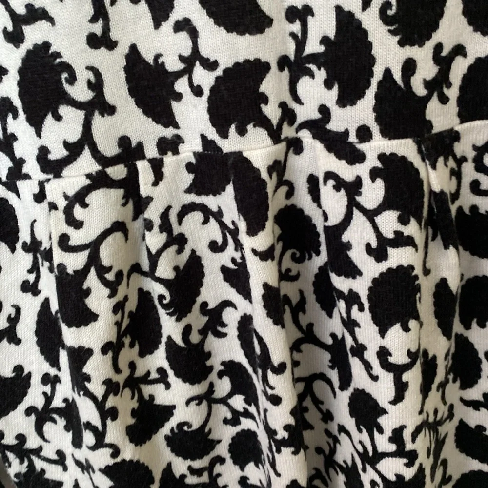 Delia’s sweater - Picture 9 of 9